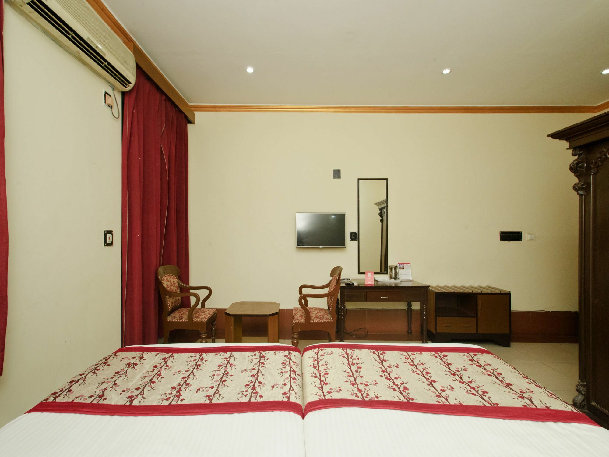 Oyo 5811 Seacom Inn Ymca Esplanade Kolkata Bagian luar foto