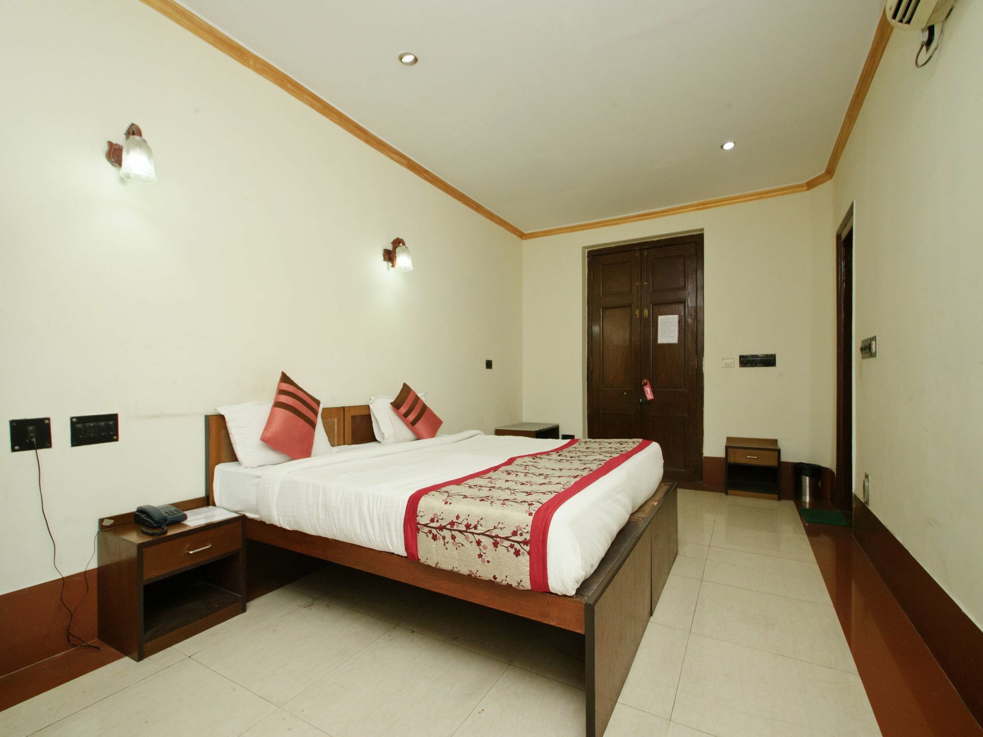 Oyo 5811 Seacom Inn Ymca Esplanade Kolkata Bagian luar foto